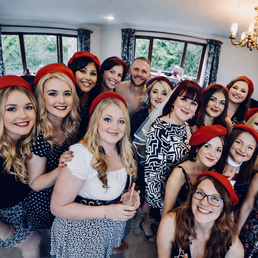 hen do art class model